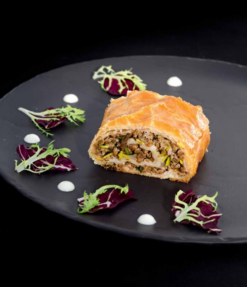 Штрудель с бараниной и савойской капустой